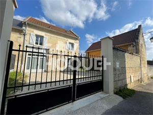 maison à la location -   02200  SOISSONS, surface 5 m2 location maison - UBI436663997